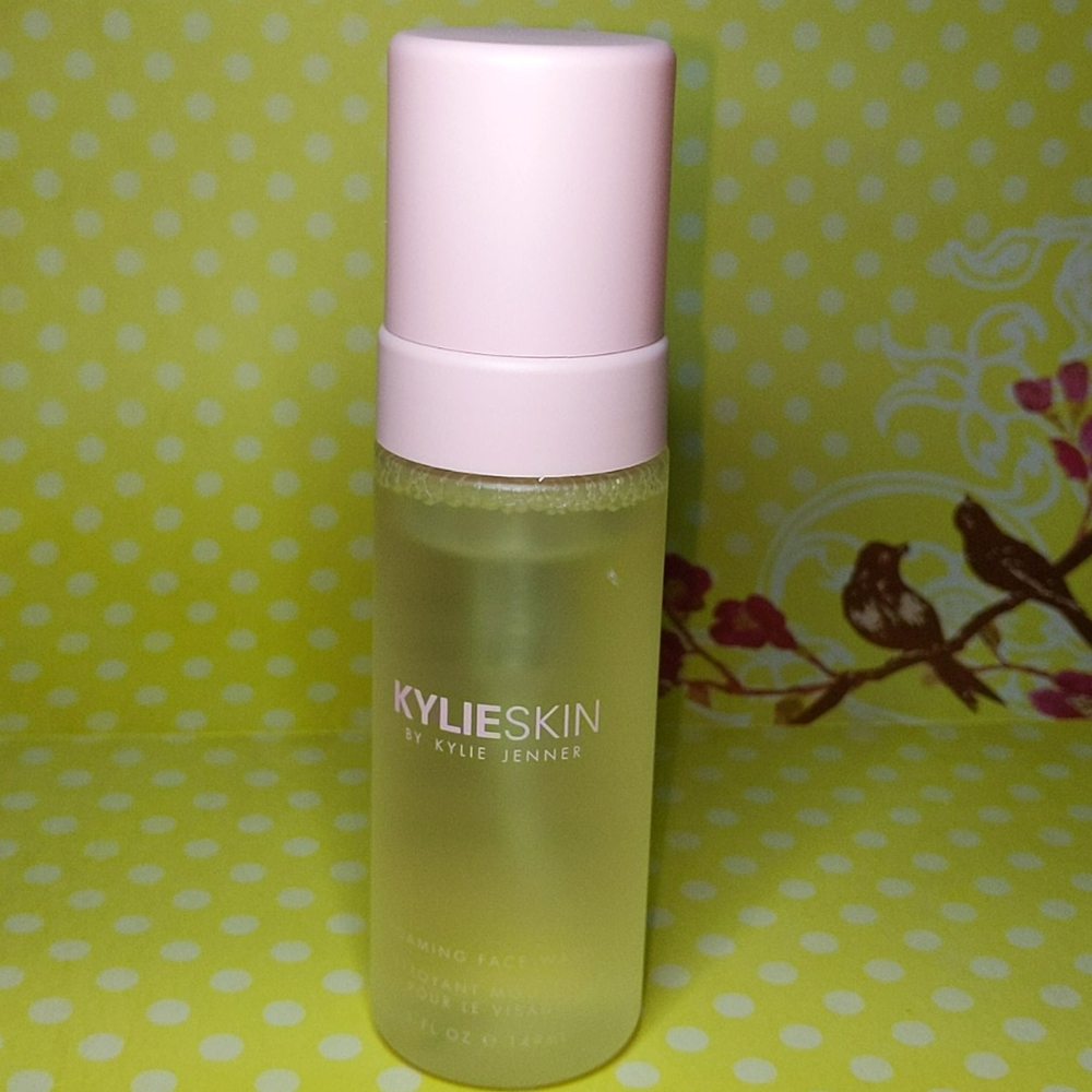 Foaming face wash